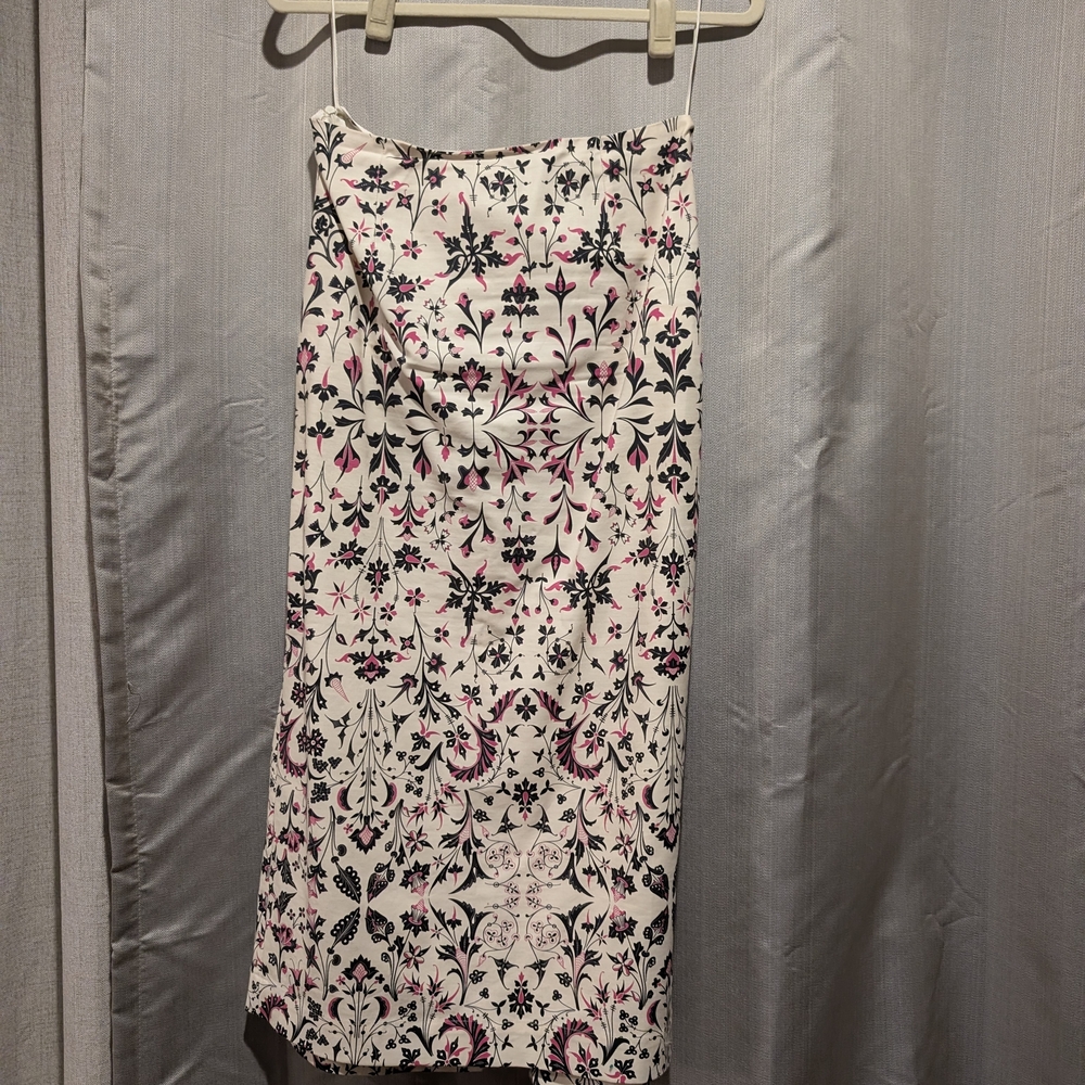 Chic Strapless Floral Skirt in Pink and Black